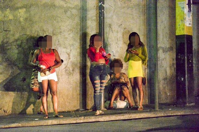 Pekerja Sosial ini Berikan Gandum kepada Anak yang Mau Dizinai Pekerja Sosial ini Berikan Gandum kepada Anak yang Mau Dizinai
