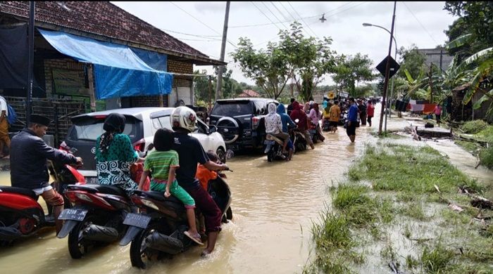 Intensitas Hujan Tinggi, Dua Kecamatan di Bangkalan Terendam Banjir Intensitas Hujan Tinggi, Dua Kecamatan di Bangkalan Terendam Banjir