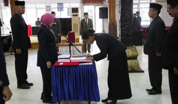 Bupati Kediri Lantik 62 Pejabat Administrator Pengawas dan Fungsional Kesehatan Bupati Kediri Lantik 62 Pejabat Administrator Pengawas dan Fungsional Kesehatan
