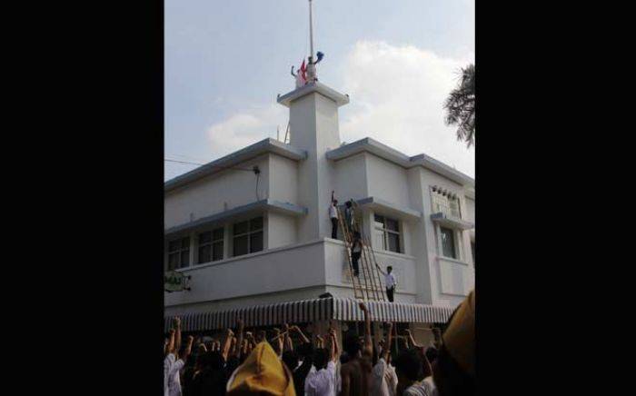 Pemkot Surabaya Gelar Rekonstruksi Perobekan Bendera Belanda di Hotel Yamato Pemkot Surabaya Gelar Rekonstruksi Perobekan Bendera Belanda di Hotel Yamato