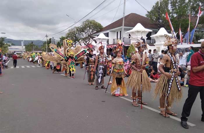 Karnaval Tingkat SMA dan SMK di Pacitan Meriahkan HUT Kemerdekaan RI Karnaval Tingkat SMA dan SMK di Pacitan Meriahkan HUT Kemerdekaan RI