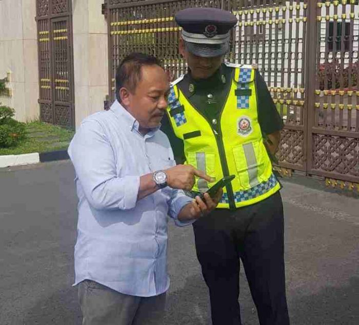 Penjaga Istana Brunei Kaget Followers TikTok BANGSAONLINE Capai 5,5 Juta 