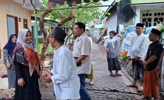 Belum Dilantik Jadi Wakil Wali Kota Probolinggo, Ina Buchori Takziah ke Petugas Linmas Kademangan Belum Dilantik Jadi Wakil Wali Kota Probolinggo, Ina Buchori Takziah ke Petugas Linmas Kademangan