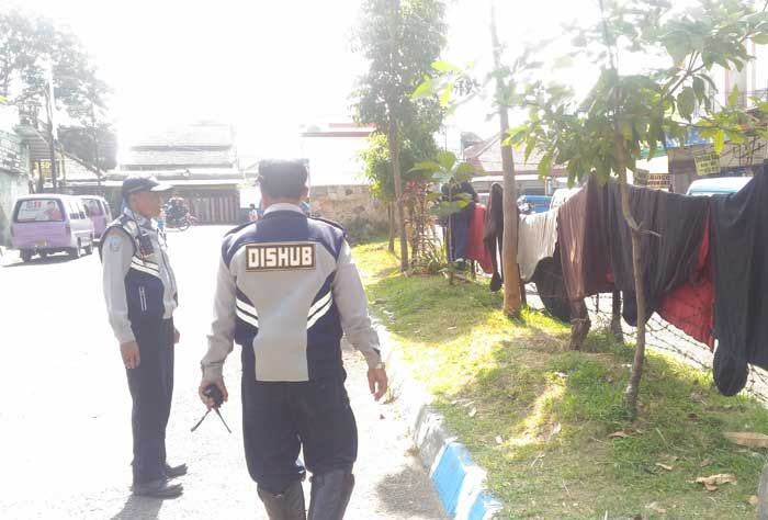 Di Terminal Landungsari, Fasum Dipakai untuk Tempat Jemuran Di Terminal Landungsari, Fasum Dipakai untuk Tempat Jemuran