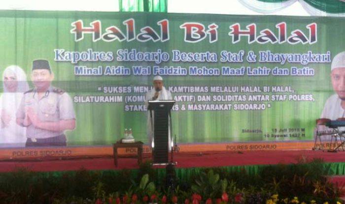 Halal Bihalal, Anggota Polres Sidoarjo Dapat Tausiyah dari Ustadz Arifin Ilham Halal Bihalal, Anggota Polres Sidoarjo Dapat Tausiyah dari Ustadz Arifin Ilham