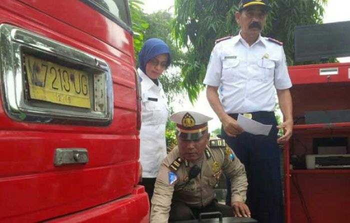 Razia Uji Emisi MPU di Sampang, 32 Pelanggar Lalin Kena Tilang Razia Uji Emisi MPU di Sampang, 32 Pelanggar Lalin Kena Tilang