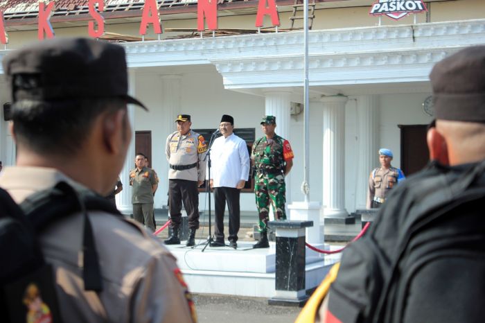 Gus Ipul Pimpin Apel Personel yang Dikerahkan untuk Amankan Pemilu 2024 di Kota Pasuruan Gus Ipul Pimpin Apel Personel yang Dikerahkan untuk Amankan Pemilu 2024 di Kota Pasuruan
