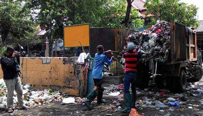 PU Cipta Karya Lamongan belum Relokasi TPS Tlogoanyar, Warga Keluhkan Bau Busuk PU Cipta Karya Lamongan belum Relokasi TPS Tlogoanyar, Warga Keluhkan Bau Busuk