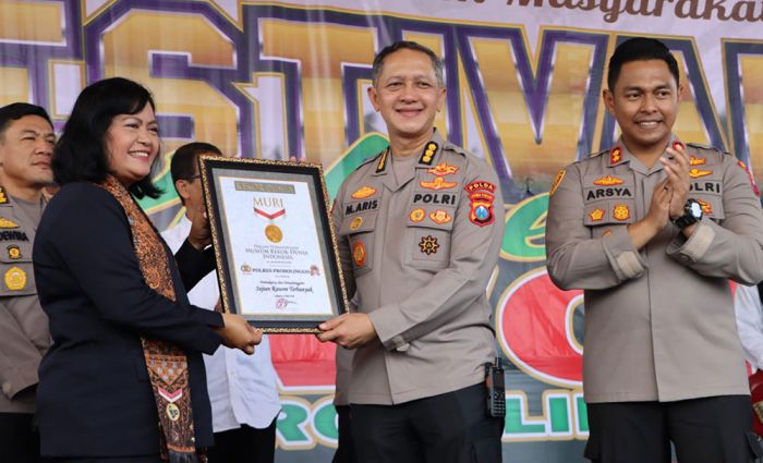 Bagikan 5.236 Rawon Gratis ke Masyarakat, Acara Kuliner Polres Probolinggo Cetak Rekor Muri Bagikan 5.236 Rawon Gratis ke Masyarakat, Acara Kuliner Polres Probolinggo Cetak Rekor Muri