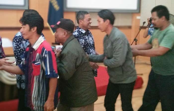 Wadul Bupati, Ratusan Masyarakat Desa Watukarung Pacitan Tuntut Penghitungan Ulang Suara Pilkades Wadul Bupati, Ratusan Masyarakat Desa Watukarung Pacitan Tuntut Penghitungan Ulang Suara Pilkades