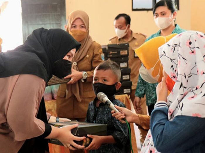 Ratusan Anak Yatim Piatu di Kota Probolinggo dapat Sepatu Roda Ratusan Anak Yatim Piatu di Kota Probolinggo dapat Sepatu Roda