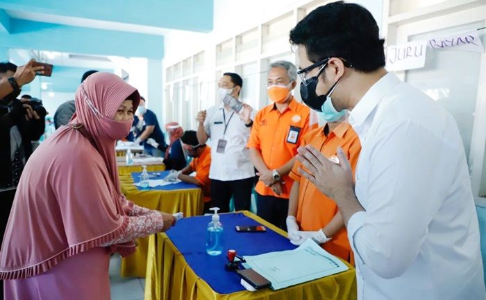 Simpang Siur Info Syarat Vaksin untuk Bansos, Wagub Emil Terjun ke Lokasi Penyaluran