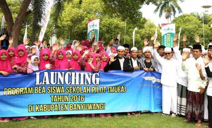 Banyuwangi Luncurkan Beasiswa Pilot Santri Banyuwangi Luncurkan Beasiswa Pilot Santri