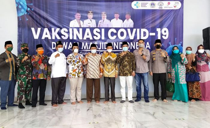 Tinjau Vaksinasi Jamaah Masjid di Gresik, Ketua DMI Jatim Berharap Bisa Percepat Herd Immunity