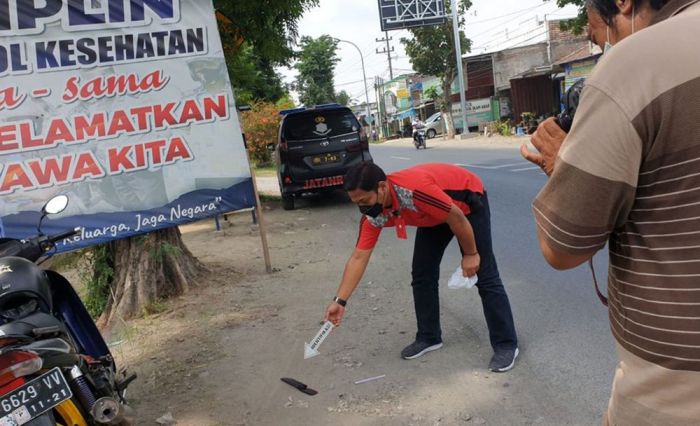 Seberangkan Pengguna Jalan, Seorang Pemuda di Jombang Ditusuk Hingga Usus Keluar Seberangkan Pengguna Jalan, Seorang Pemuda di Jombang Ditusuk Hingga Usus Keluar