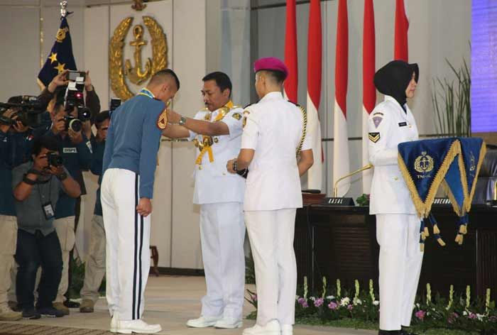 Pangkoarmada II Hadiri Wisuda Taruna AAL Angkatan ke-63