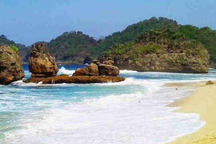 Harga Tiket dan Pesona Pantai Kondang Merak Malang Bulan ini Harga Tiket dan Pesona Pantai Kondang Merak Malang Bulan ini