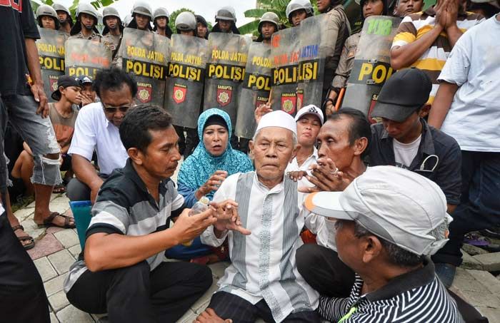 Digusur, Ratusan Warga Gunungsari-Pulosari Mengungsi Digusur, Ratusan Warga Gunungsari-Pulosari Mengungsi