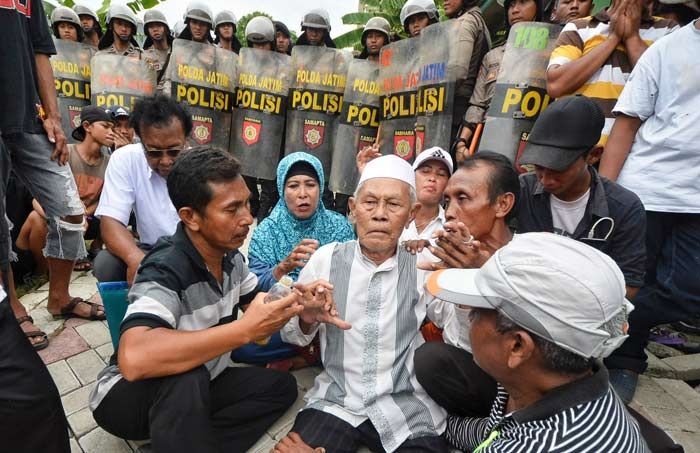 Digusur, Ratusan Warga Gunungsari-Pulosari Mengungsi