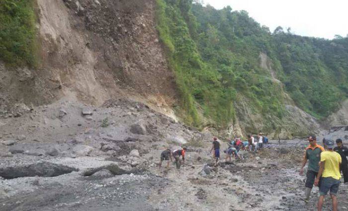 Sopir Truk Penambang Pasir yang Tertimbun Longsor di Sungai Lahar Kelud Belum Ditemukan
