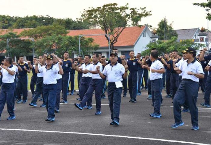Peringati Hardikal, Pangarmatim Olahraga Bersama di Kodiklatal Peringati Hardikal, Pangarmatim Olahraga Bersama di Kodiklatal