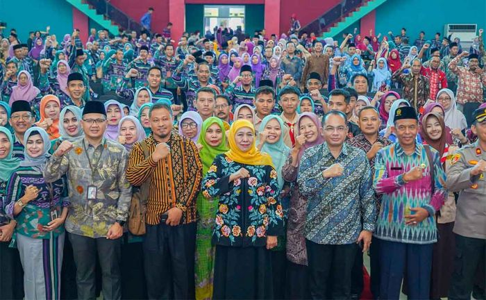 Pesan Khofifah saat Halal Bihalal dengan 1.600 Guru se-Bakorwil Madiun Pesan Khofifah saat Halal Bihalal dengan 1.600 Guru se-Bakorwil Madiun