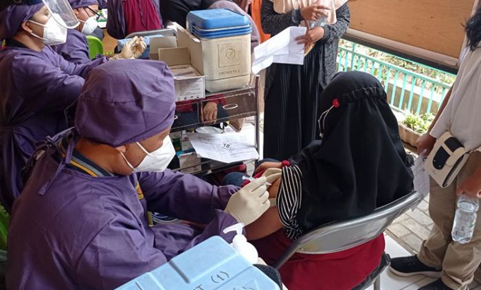 Kejar Pendidikan Tatap Muka, SMKN 3 Kota Kediri Gelar Vaksinasi untuk Siswa