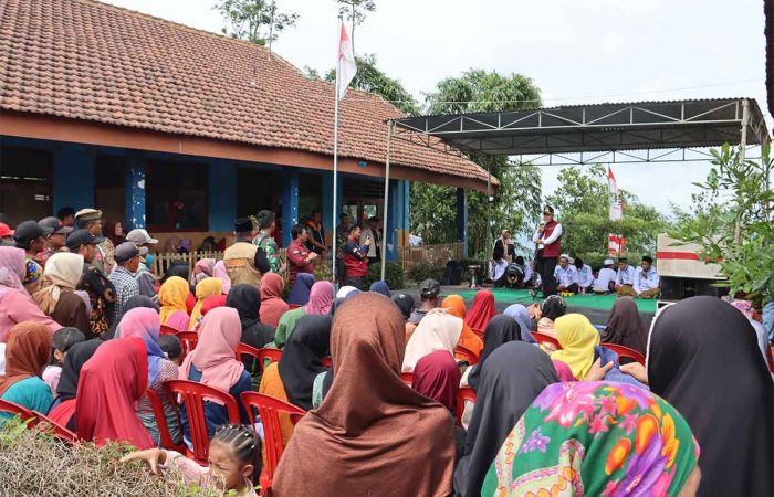 Bupati Malang Tinjau Jalan di Desa Wonorejo Bupati Malang Tinjau Jalan di Desa Wonorejo