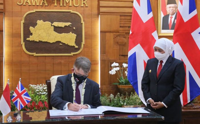 Berhasil Atasi Pandemi, Dubes Inggris untuk Indonesia dan Timor Leste Puji Kepemimpinan Khofifah Berhasil Atasi Pandemi, Dubes Inggris untuk Indonesia dan Timor Leste Puji Kepemimpinan Khofifah