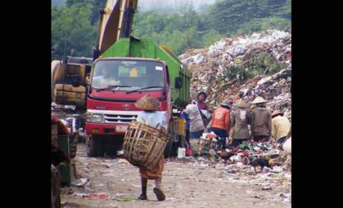 F-PDIP DPRD Gresik Desak Pemkab Cepat Realisasikan Relokasi TPA Ngipik F-PDIP DPRD Gresik Desak Pemkab Cepat Realisasikan Relokasi TPA Ngipik