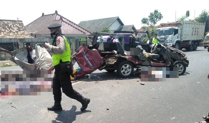 ​6 Korban Laka Maut di Tuban Ternyata Masih Keluarga