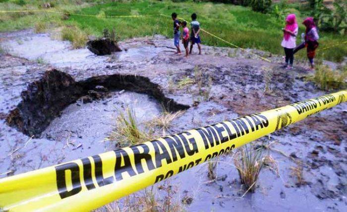 Titik Semburan Lumpur di Gondang Bojonegoro Makin Lebar, BLH Tunggu Hasil Lab Titik Semburan Lumpur di Gondang Bojonegoro Makin Lebar, BLH Tunggu Hasil Lab