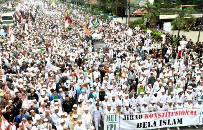 Massa Ancam Geruduk Istana, Amien Rais Ikut Orasi, Bareskrim Janji Periksa Ahok Massa Ancam Geruduk Istana, Amien Rais Ikut Orasi, Bareskrim Janji Periksa Ahok