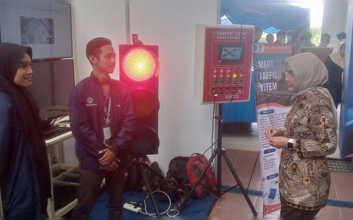 PNM Gandeng PT INKA Resmikan Laboratorium Perkeretaapian Sekaligus Gelar Festival Vokasi PNM Gandeng PT INKA Resmikan Laboratorium Perkeretaapian Sekaligus Gelar Festival Vokasi
