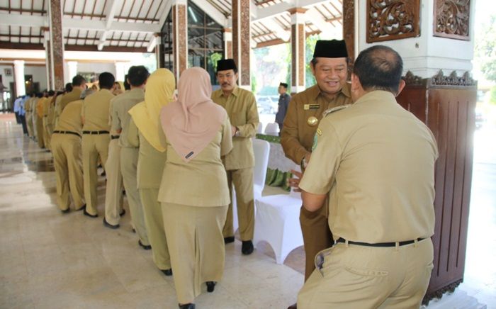 Gelar Halal Bihalal, Bupati Sidoarjo Ingatkan ASN Bolos Terancam Sanksi Gelar Halal Bihalal, Bupati Sidoarjo Ingatkan ASN Bolos Terancam Sanksi