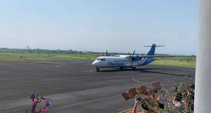 Penerbangan Perdana Jember-Jakarta Resmi Dibuka, Gus Fawait Dorong Akses Ekonomi