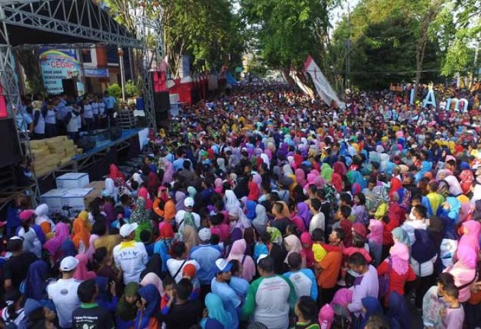 Launching LGC 2017, Ribuan Warga Lamongan Tumplek Blek di Alun-alun Launching LGC 2017, Ribuan Warga Lamongan Tumplek Blek di Alun-alun