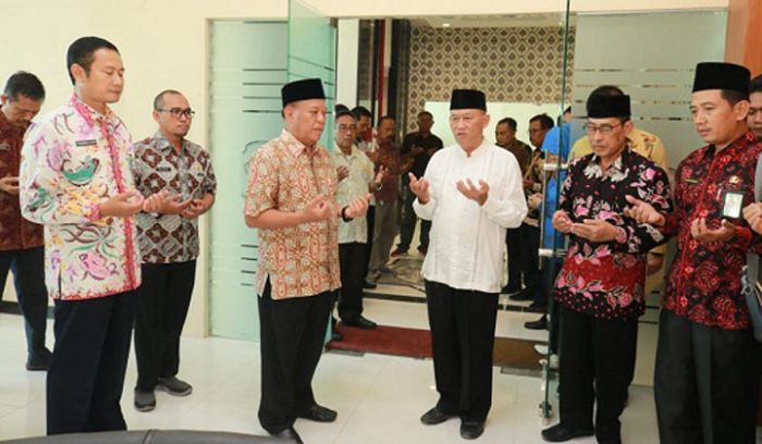 Tempati Gedung Baru, Bupati Fadeli Minta ASN Tingkatkan Kinerja Tempati Gedung Baru, Bupati Fadeli Minta ASN Tingkatkan Kinerja
