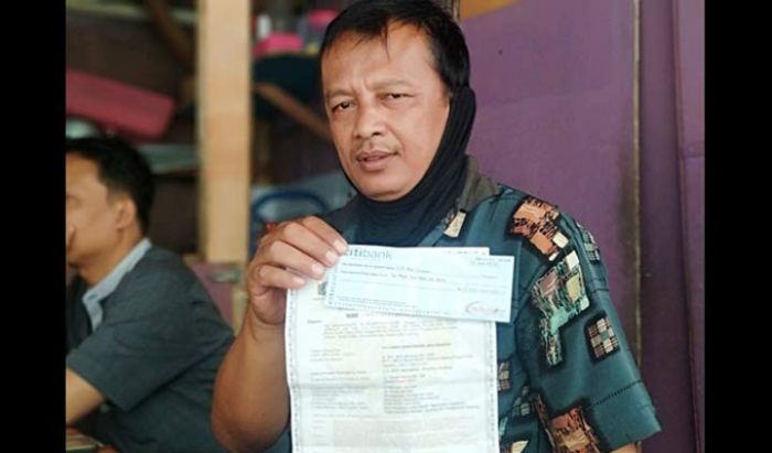Tukang Ojek Online di Pacitan Temukan Cek Bernilai Miliaran Rupiah Tukang Ojek Online di Pacitan Temukan Cek Bernilai Miliaran Rupiah