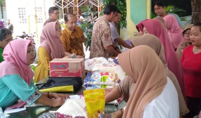 Operasi Pasar Disdag Surabaya Mampu Tekan Harga Bapokting Jelang Nataru Operasi Pasar Disdag Surabaya Mampu Tekan Harga Bapokting Jelang Nataru
