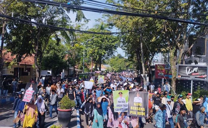 Langkah Pj Bupati Sampang Evaluasi dan Ganti Pj Kades Didukung Puluhan Ribu Masyarakat Langkah Pj Bupati Sampang Evaluasi dan Ganti Pj Kades Didukung Puluhan Ribu Masyarakat