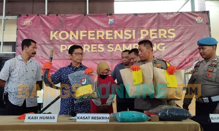 Cerita di Balik Pelakor Bunuh Istri Sah di Sampang, Pelaku Sempat Antar Jenazah Korban ke Pemakaman Cerita di Balik Pelakor Bunuh Istri Sah di Sampang, Pelaku Sempat Antar Jenazah Korban ke Pemakaman