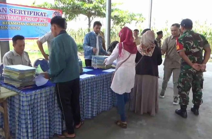 Ratusan Warga di Sumber Agung Jember Terima SHM Ratusan Warga di Sumber Agung Jember Terima SHM