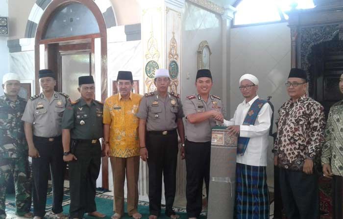 Salamatan di Galis, Kapolres Bangkalan Minta Pemuka Agama Rajin Berikan Pencerahan kepada Warga Salamatan di Galis, Kapolres Bangkalan Minta Pemuka Agama Rajin Berikan Pencerahan kepada Warga