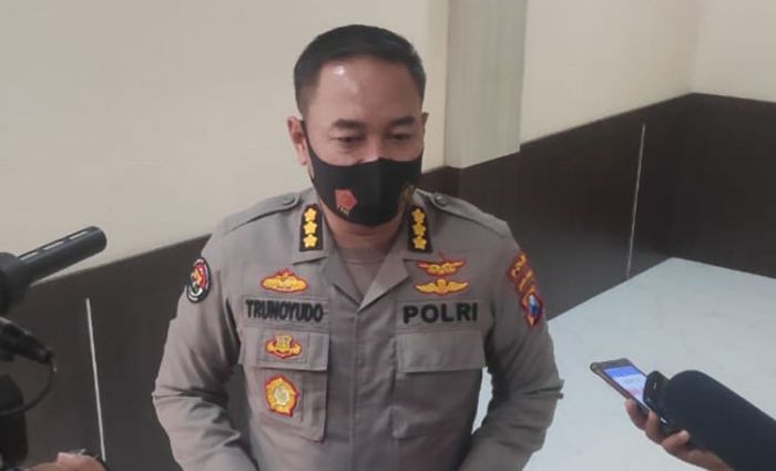 Propam Polda Jatim Turun Tangan, Siap Berikan Sanksi Tegas Pelanggar Protokol Kesehatan Propam Polda Jatim Turun Tangan, Siap Berikan Sanksi Tegas Pelanggar Protokol Kesehatan