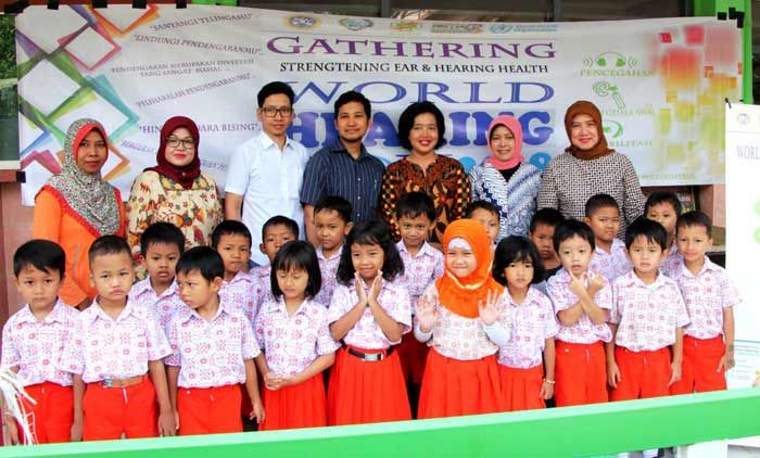 Peduli Kesehatan Telinga, DWP Setda Provinsi Jatim Gelar Pemeriksaan Telinga Anak Peduli Kesehatan Telinga, DWP Setda Provinsi Jatim Gelar Pemeriksaan Telinga Anak