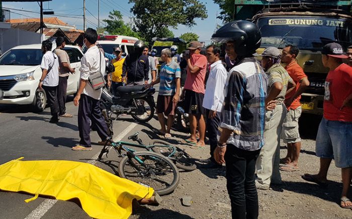 Asyik Gowes, Kepala Pecah Dilindas Truk Tronton