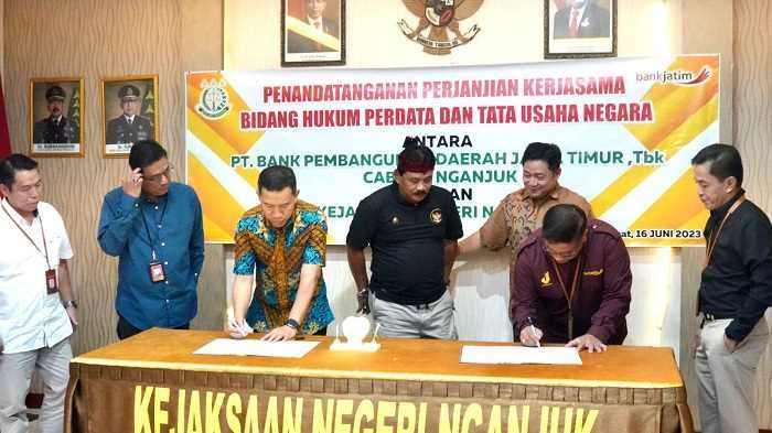 Perkuat Pemerintahan, Bank Jatim Teken MoU dengan Kejari Nganjuk Perkuat Pemerintahan, Bank Jatim Teken MoU dengan Kejari Nganjuk