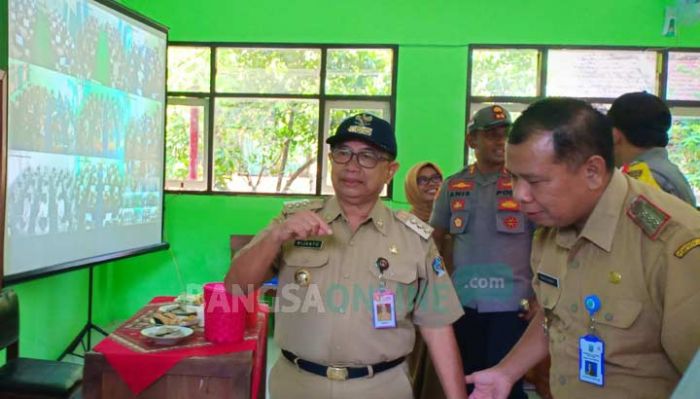 Bupati Blitar Pantau UNBK SMAN 1 Garum Lewat Kamera CCTV