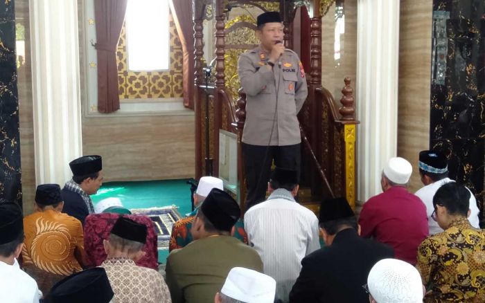 Di Pengajian Masjid Nurul Huda, Kapolsek Tulangan Sampaikan Pesan Kamtibmas di Warga Desa Kepadangan Di Pengajian Masjid Nurul Huda, Kapolsek Tulangan Sampaikan Pesan Kamtibmas di Warga Desa Kepadangan